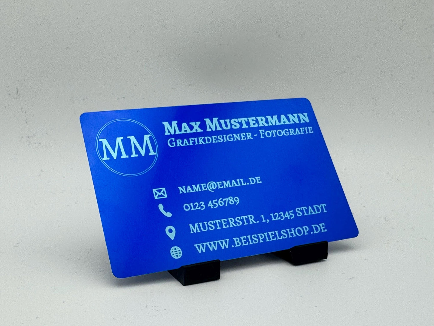 Alu-Visitenkarte mit Wunschgravur & Designservice – personalisiert in 24–48h | Metallkarte in Schwarz, Rot, Gold, Blau oder Grün