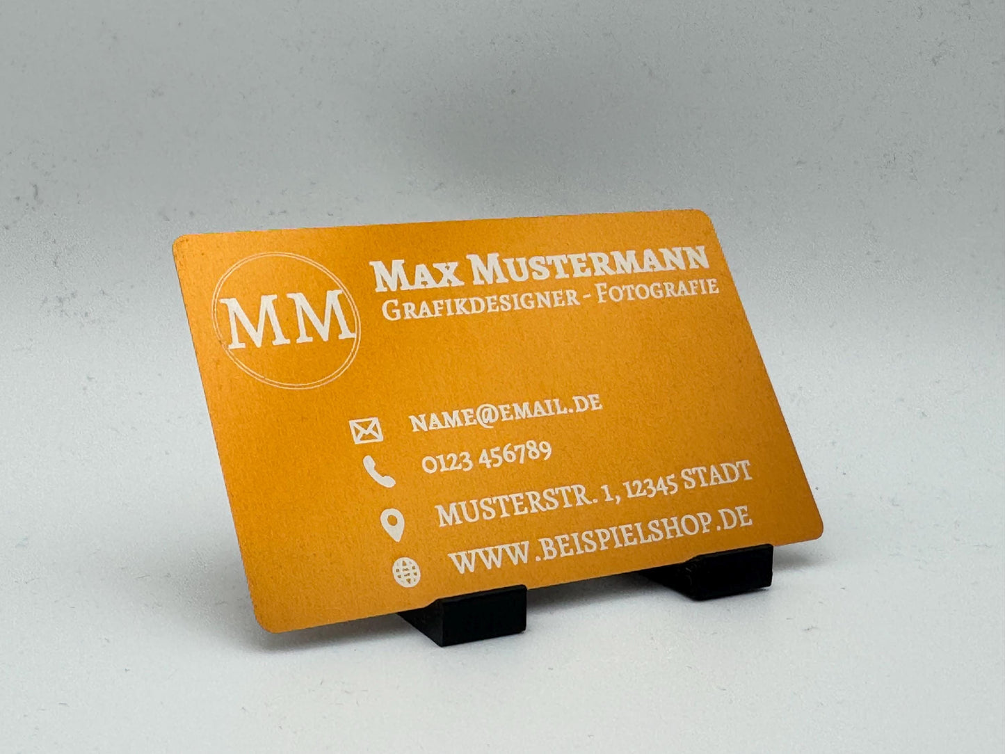 Alu-Visitenkarte mit Wunschgravur & Designservice – personalisiert in 24–48h | Metallkarte in Schwarz, Rot, Gold, Blau oder Grün