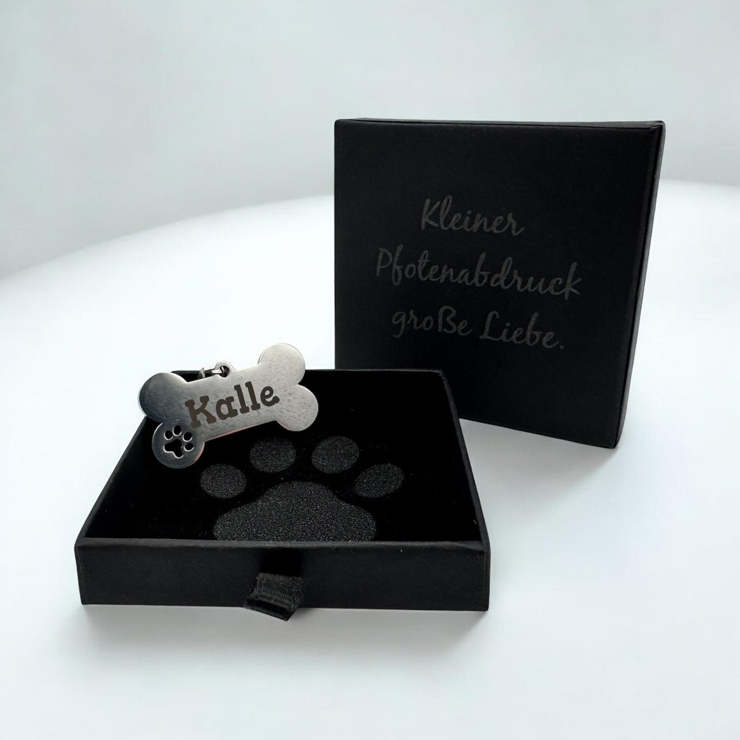 Personalisierte Hundemarke aus Edelstahl mit Namensgravur – Knochenform mit Pfotenmotiv – Geschenk für Hundehalter