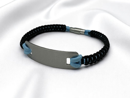 Handgefertigtes Paracord-Armband in Blau-Schwarz mit gravierbarer Edelstahlplatte – personalisierbares Geschenk für Männer & Frauen