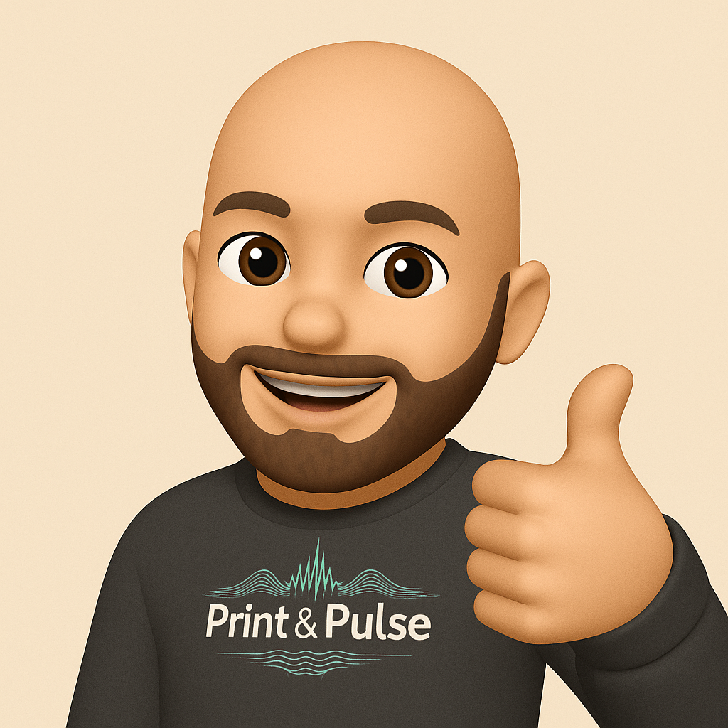 Memoji von Marco mit Print & Pulse Pullover und Daumen hoch – Gründer von Print & Pulse